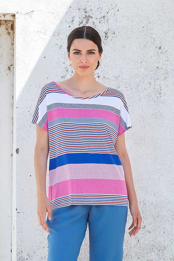 ΓΥΝΑΙΚΕΙΑ VISCOSE ΜΠΛΟΥΖΑ ΡΙΓΕ ΜΕ ΑΝΟΙΧΤΟ ΛΑΙΜΟ ΚΑΙ ΚΟΝΤΟ ΜΑΝΙΚΙ