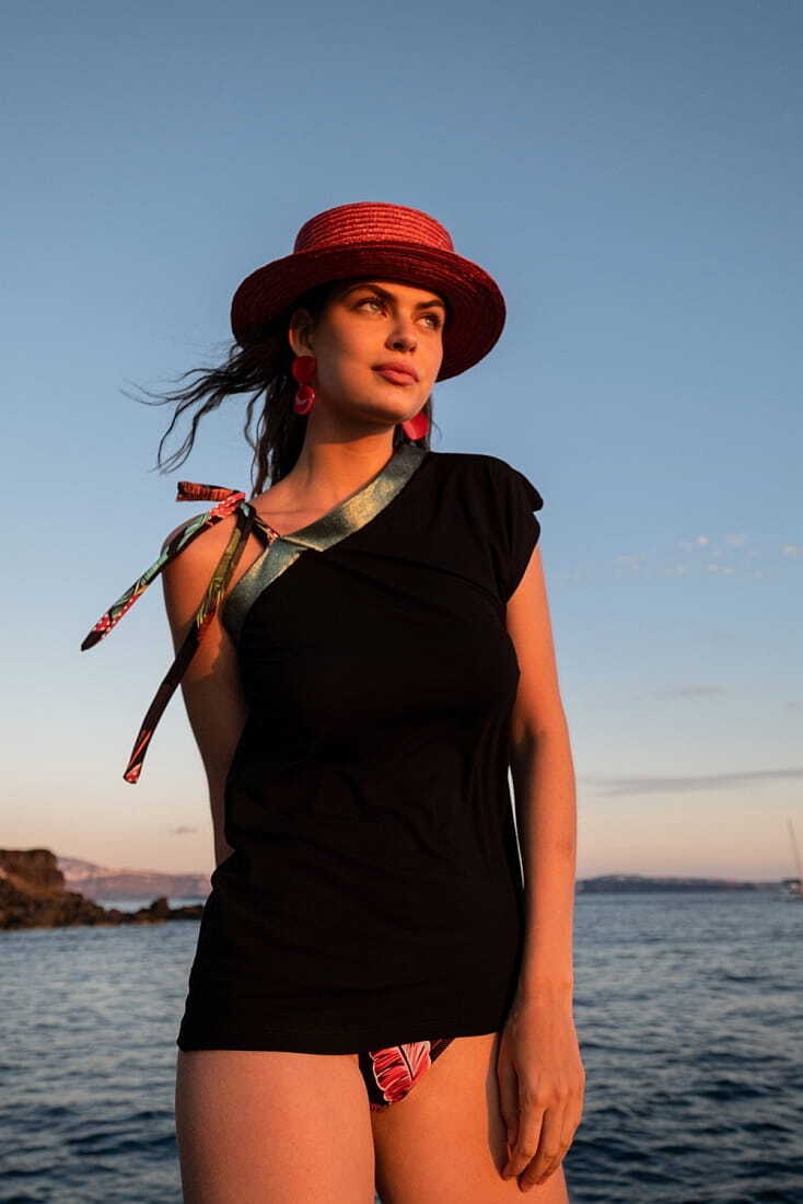 EDEN ΓΥΝΑΙΚΕΙΑ ΜΟΝΟΧΡΩΜΗ ΜΠΛΟΥΖΑ ΜΕ ΓΥΑΛΙΣΤΕΡΕΣ ΛΕΠΤΟΜΕΡΕΙΕΣ