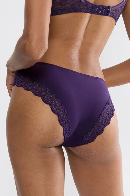 ΣΛΙΠ BIKINI ΚΑΝΟΝΙΚΗΣ ΠΙΣΩ ΚΑΛΥΨΗΣ ΜΕ ΛΕΠΤΟΜΕΡΕΙΕΣ ΔΑΝΤΕΛΑΣ-AMOURETTE TAI