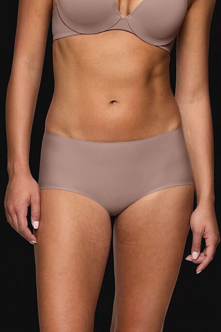 WOMAN BOXER OF SOFT MICROFIBRE WITH HEIQ SMART TEMP-BODY MAKE-UP ILLUSION SHORTY