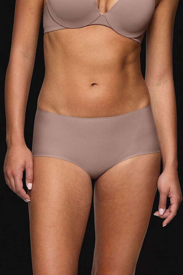 WOMAN BOXER OF SOFT MICROFIBRE WITH HEIQ SMART TEMP-BODY MAKE-UP ILLUSION SHORTY