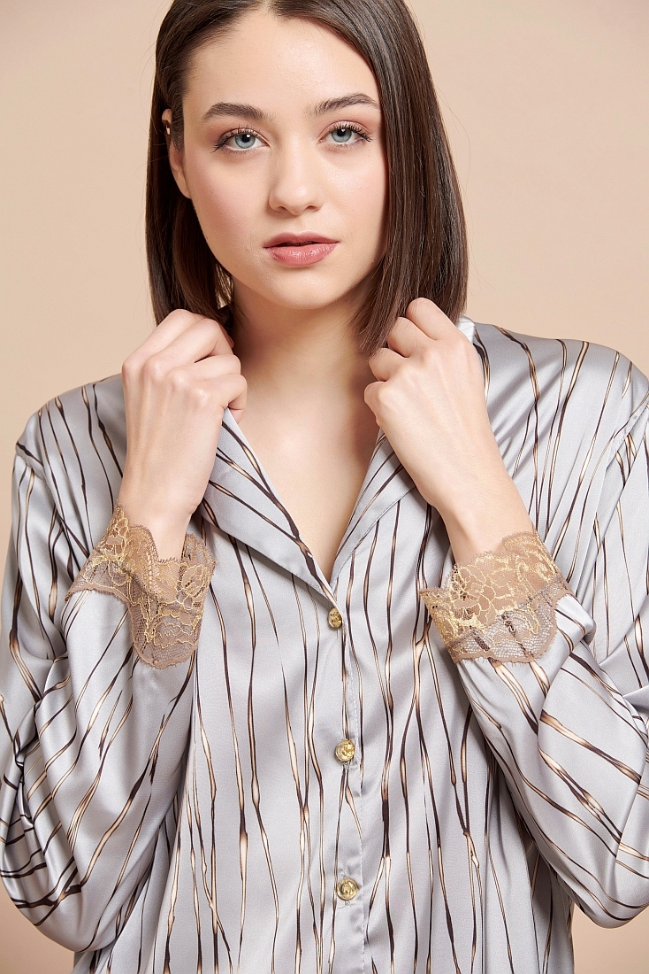 ΓΥΝΑΙΚΕΙΑ ΜΑΚΡΙΑ ΣΑΤΕΝ ΠΙΤΖΑΜΑ ΜΕ ΚΟΥΜΠΙΑ ΤΥΠΩΜΑ ΛΕΠΤΟΜΕΡΕΙΕΣ ΔΑΝΤΕΛΑΣ ΚΙ ΑΝΟΙΧΤΟ ΜΠΑΤΖΑΚΙ