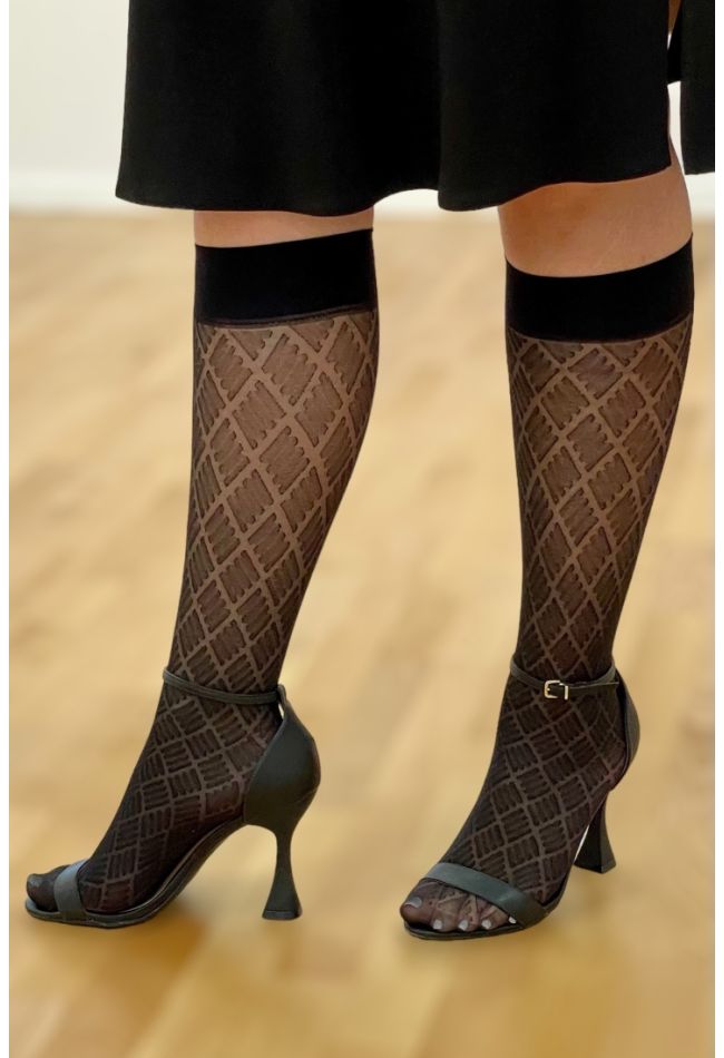 WOMAN SHEER ELASTIC KNEE-HIGHS 30DEN WITH GEOMETRICAL PATTERN OF DIAMONDS WITH LINEAR FILLING
