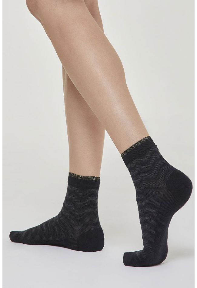 WOMAN COTTON ANKLE SOCKS WITH AND GEOMETRICAL PATTERN AND GOLD OR SILVER LAME ON CUFF AND SEAMLESS TOES - CZ BRIGITTA