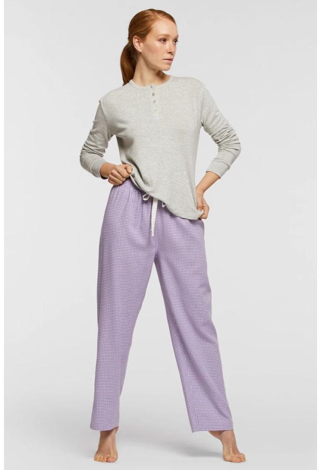 PJ BERNINA VISCOSE SWEATER AND COTTON FLANNEL TROUSERS. THE SWEATER HAS A SERAPH COLLAR WITH MOTHER-OF-PEARLS BUTTONS. FLANNEL TROUSERS WITH DRAWSTRING IN CONTRAST COLOR AND POCKET ON THE BACK.