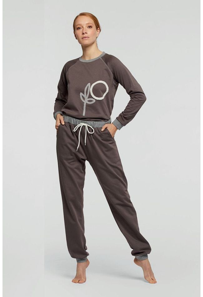 TUTA MONTEBIANCO COTTON FLEECE SWEATER AND TROUSERS. TERRY STITCH EMBROIDERY ON THE FRONT OF THE SHIRT AND TROUSERS WITH LATERAL POCKETS AND CUFF AT BOTTOM TROUSERS.