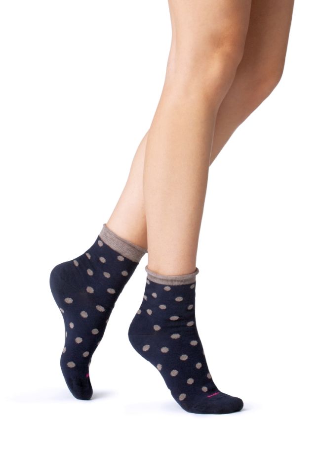 WOMAN COMBED COTTON SOCKS WITH DOTS PATTERN ROLL TOP CUFF AND SEAMLESS TOES
