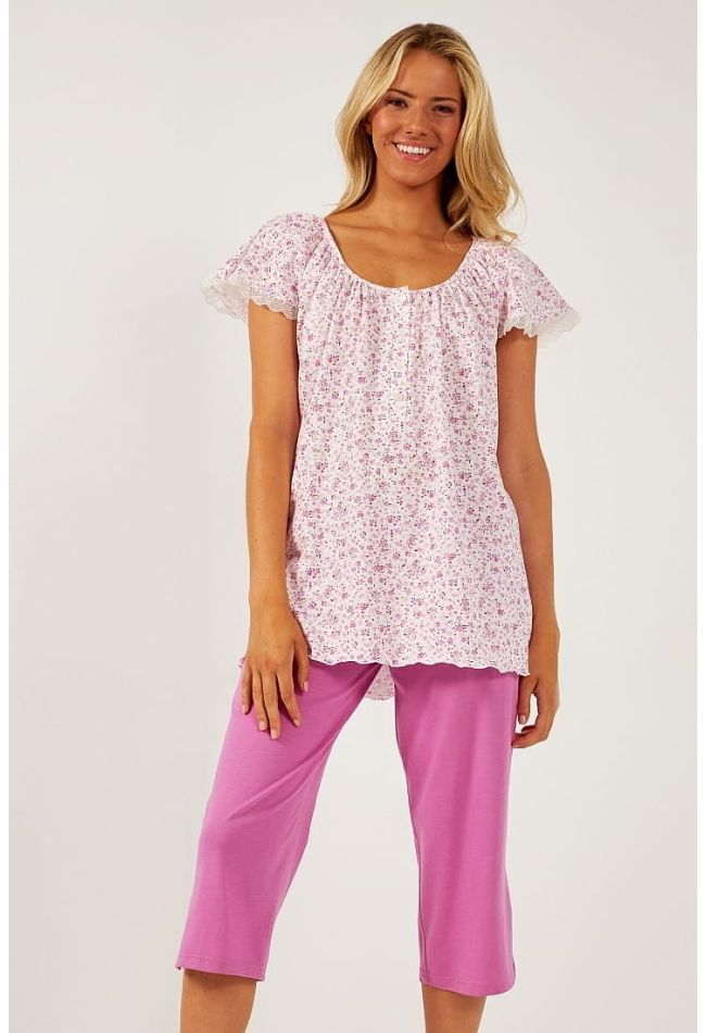WOMAN CAPRI COTTON PYJAMAS WITH FLORAL PATTERN AND LACE DETAILS AND DEEP BUTTON OPENING IDEAL FOR BREASTFEEDING